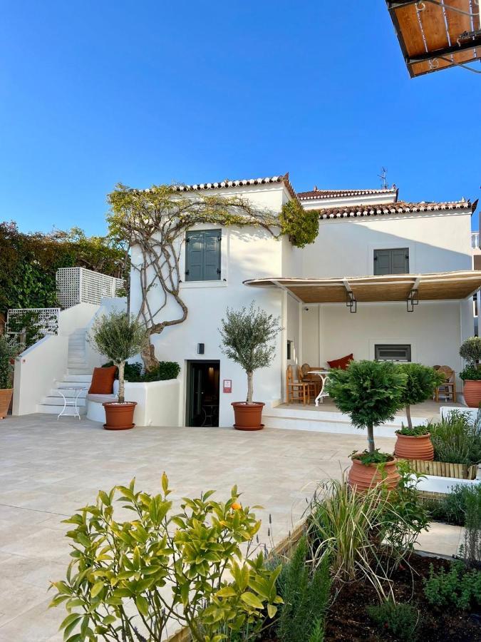 Отель Yayaki Spetses Экстерьер фото